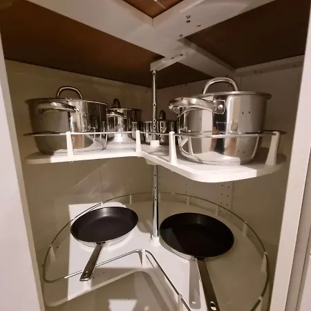 Guest house In House - Spacious Private Room, Queen Bed, Close To Center Stavanger