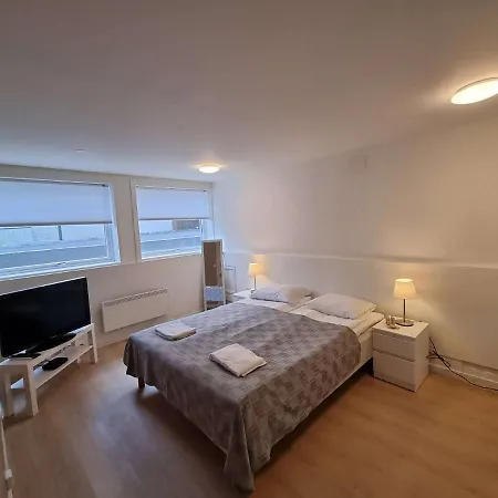 In House - Spacious Private Room, Queen Bed, Close To Center * Stavanger