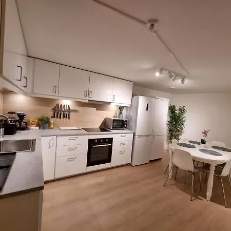 In House - Spacious Private Room, Queen Bed, Close To Center Guest house Stavanger