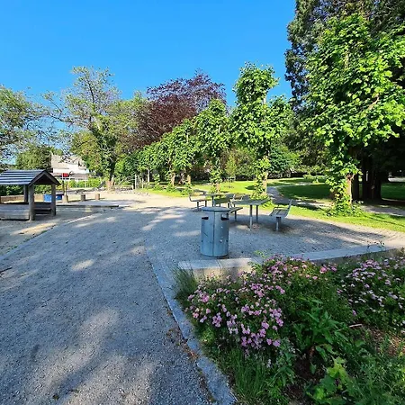 In House - Spacious Private Room, Queen Bed, Close To Center Penzion Stavanger