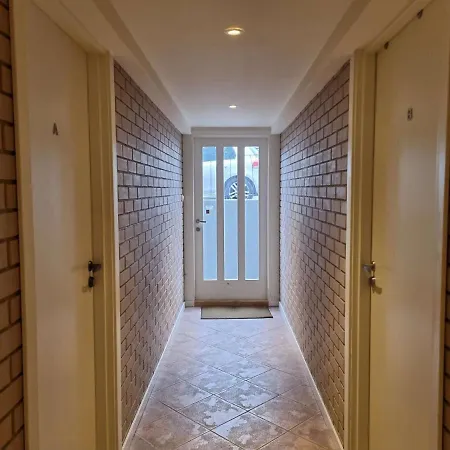 בית הארחה In House - Spacious Private Room, Queen Bed, Close To Center